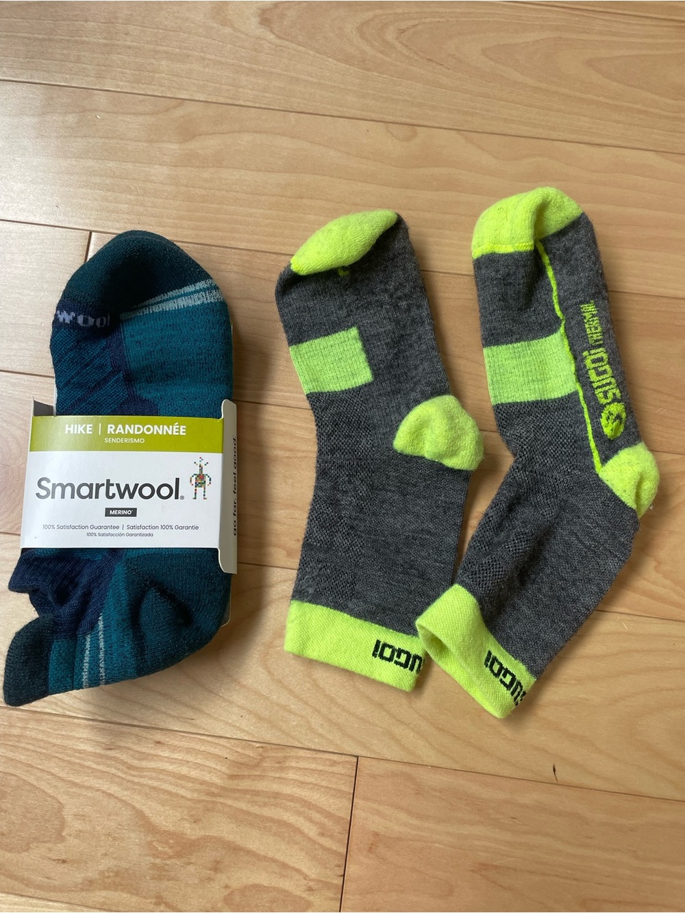 NWT Smartwool Women's Hiking Socks size medium plus sugoi merino socks in bonus